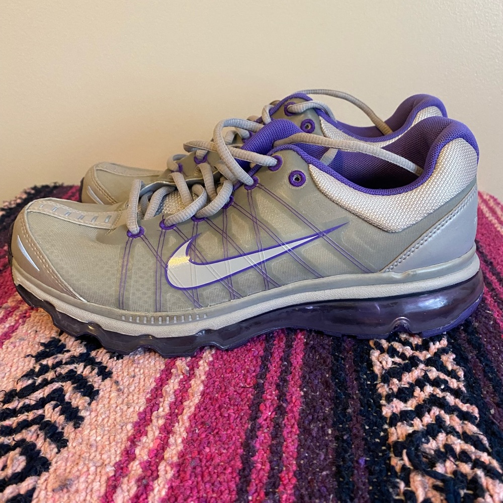Woman’s Shoes